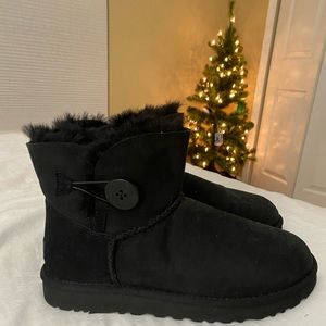 UGG Mini Bailey Button Black Boot Size 9 NWT